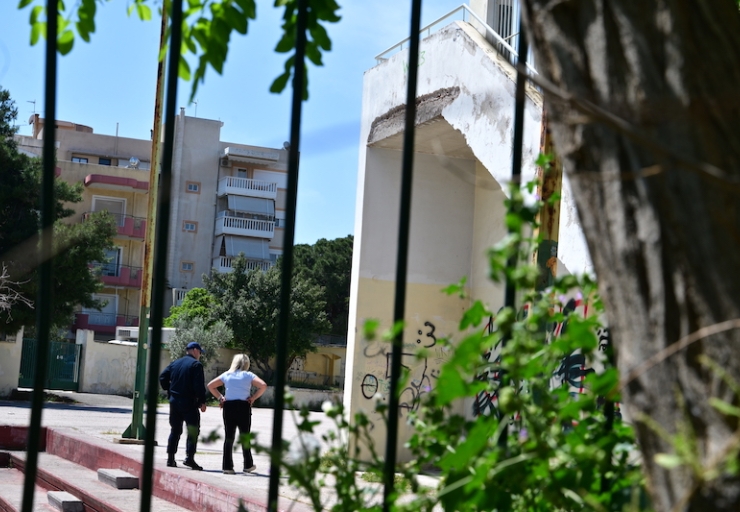 Μαθήτρια του 7ου Γυμνασίου Χαϊδαρίου έπεσε από μπαλκόνι στο προαύλιο