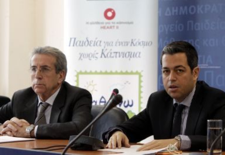 ΥΦΥΠΟΥΡΓΟΣ: Ανησυχητικά τα στοιχεία για το κάπνισμα των μαθητών-Ποιοι μαθητές θα βραβευθούν