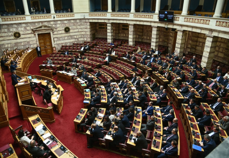 Υπερψηφίστηκαν, με  ονομαστική ψηφοφορίατα τρία άρθρα του ν/σ του υπ. Παιδείας  για Κολλέγια, χρηματοδότηση ΑΕΙ και αναστολή λειτουργίας των 37 νέων πανεπιστημιακών τμημάτων