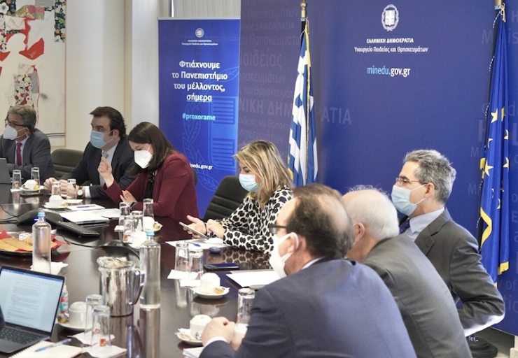 Με sms  θα ενημερωθούν οι υποψήφιοι για τις βαθμολογίες των Πανελλαδικών και το τμήμα που «πέτυχαν»-Ψηφιοποιούνται απολυτήρια και εγγραφές- Με  περιγραφή   περιεχομένου οι τίτλοι σπουδών  –‘Έξυπνες» ακαδημαϊκές ταυτότητες