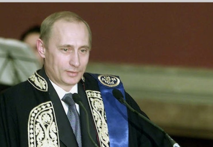 Το Παν. Πελοποννήσου προσανατολίζεται στην αφαίρεση από τον Πούτιν του τίτλου του επίτιμου διδάκτορα