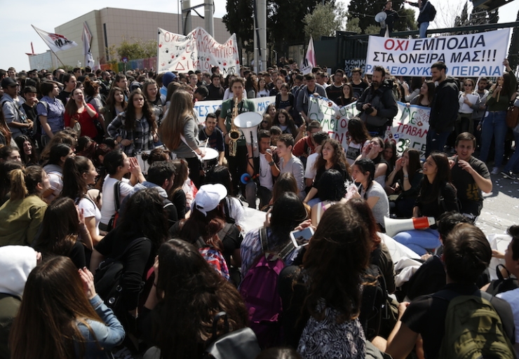 Γονείς στηρίζουν την κινητοποίηση των μαθητών στη Θεσσαλονίκη, στις 30 Οκτωβρίου