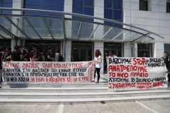  Πάνω από 100 μαθητές μπήκαν στο υπ. Παιδείας και περίμεναν τον υφ. Παιδείας