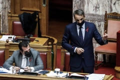 Διαφωνίες Κ. Μητσοτάκη-Αλέξη Τσίπρα στη Βουλή για τα "ανοικτά-κλειστά" σχολεία  