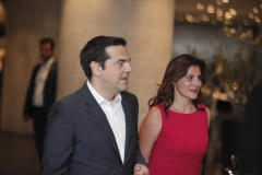 Δεν κατέθεσε αίτηση για μετάταξη σε θέση ΕΔΙΠ η σύντροφος του πρωθυπουργού 