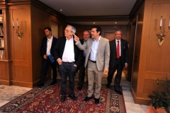 “Σοκ” έπαθε ο Πρωθυπουργός Αλέξης Τσίπρας   με το μέγεθος του γραφείου του υπουργού Παιδείας