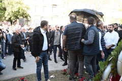 "Έβρεχε" καφέδες στην  κατάθεση στεφάνου στο Πολυτεχνείο  από τον πρόεδρο του ΠΑΣΟΚ